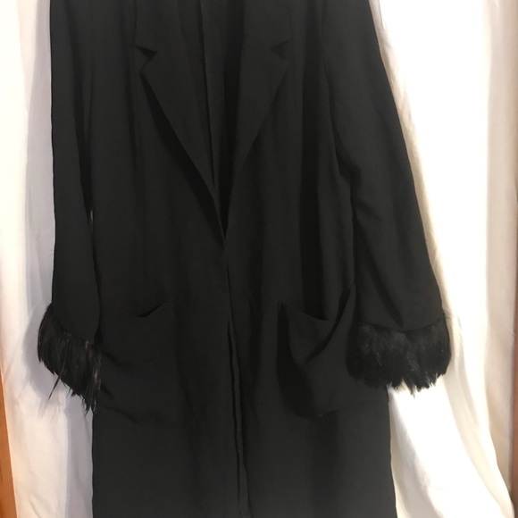 Harve Benard by Benard Holtzman black size 4 knee length jacket. - Picture 3 of 9